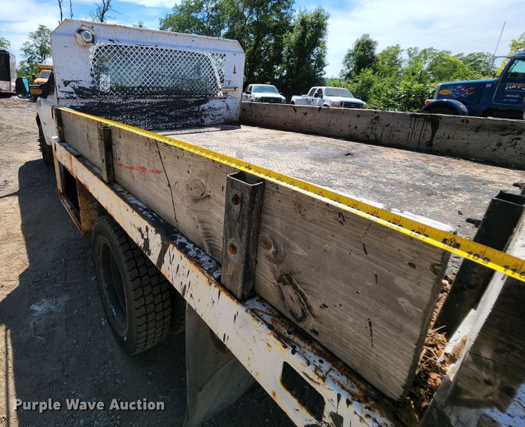 image for item MK9135 2004 Ford F450 Super Duty XL  flatbed truck