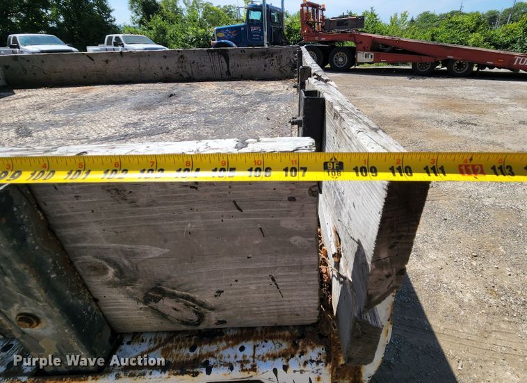 image for item MK9135 2004 Ford F450 Super Duty XL  flatbed truck