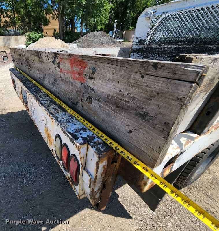 image for item MK9135 2004 Ford F450 Super Duty XL  flatbed truck