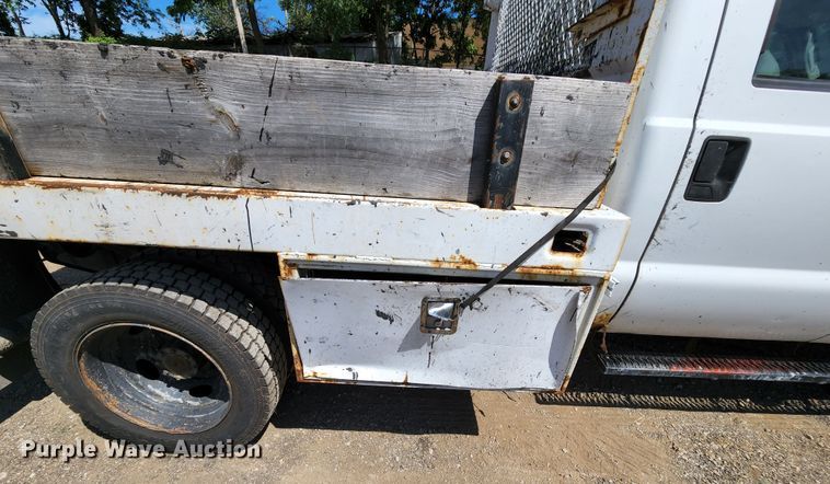 image for item MK9135 2004 Ford F450 Super Duty XL  flatbed truck