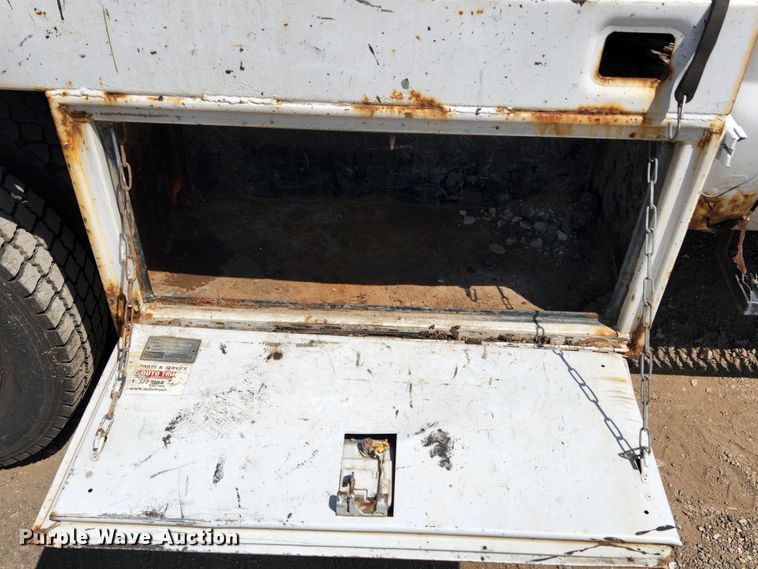 image for item MK9135 2004 Ford F450 Super Duty XL  flatbed truck