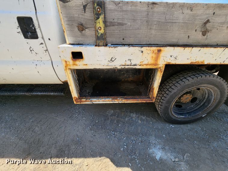 image for item MK9135 2004 Ford F450 Super Duty XL  flatbed truck