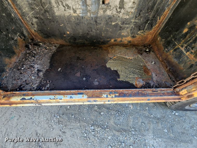 image for item MK9135 2004 Ford F450 Super Duty XL  flatbed truck