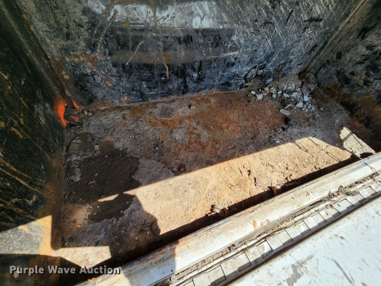 image for item MK9135 2004 Ford F450 Super Duty XL  flatbed truck