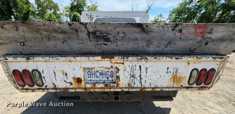 image for item MK9135 2004 Ford F450 Super Duty XL  flatbed truck