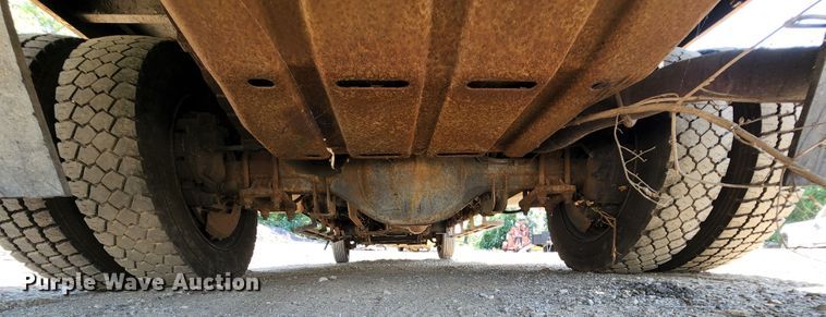 image for item MK9135 2004 Ford F450 Super Duty XL  flatbed truck