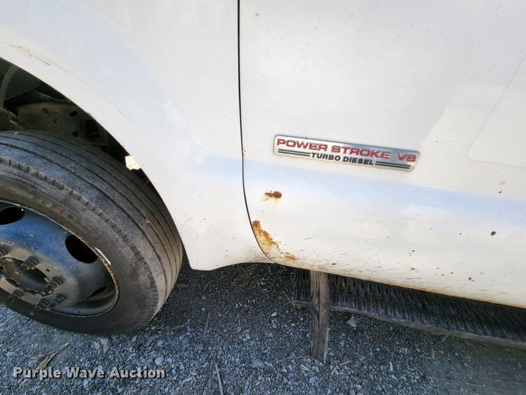 image for item MK9135 2004 Ford F450 Super Duty XL  flatbed truck