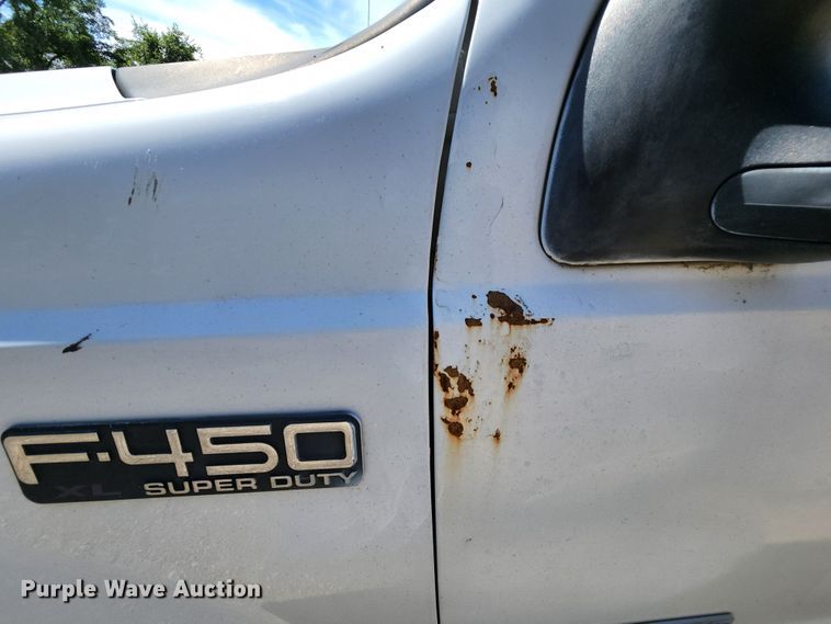 image for item MK9135 2004 Ford F450 Super Duty XL  flatbed truck