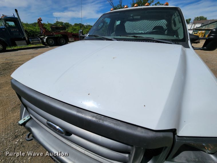 image for item MK9135 2004 Ford F450 Super Duty XL  flatbed truck