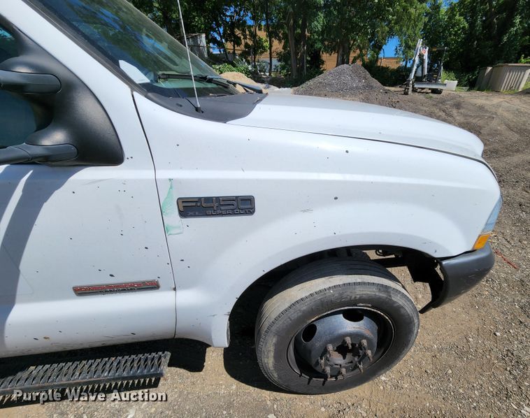 image for item MK9135 2004 Ford F450 Super Duty XL  flatbed truck