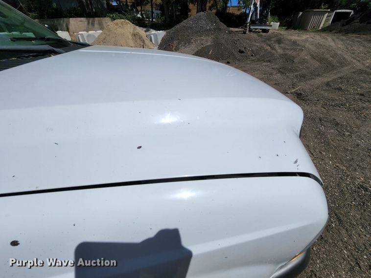 image for item MK9135 2004 Ford F450 Super Duty XL  flatbed truck