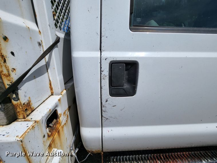 image for item MK9135 2004 Ford F450 Super Duty XL  flatbed truck