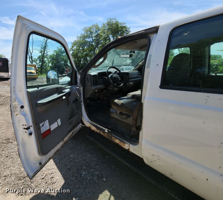 image for item MK9135 2004 Ford F450 Super Duty XL  flatbed truck