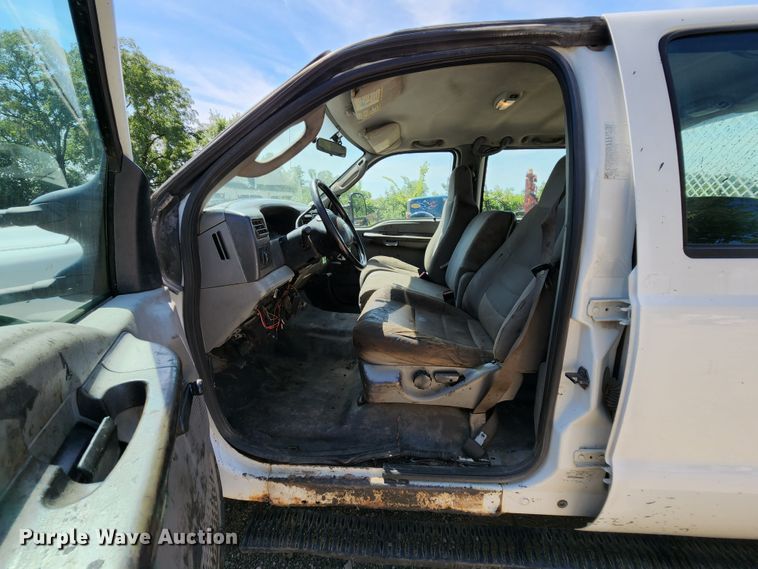 image for item MK9135 2004 Ford F450 Super Duty XL  flatbed truck