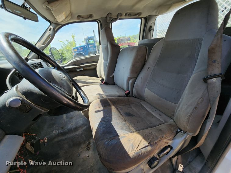 image for item MK9135 2004 Ford F450 Super Duty XL  flatbed truck