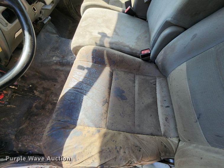 image for item MK9135 2004 Ford F450 Super Duty XL  flatbed truck