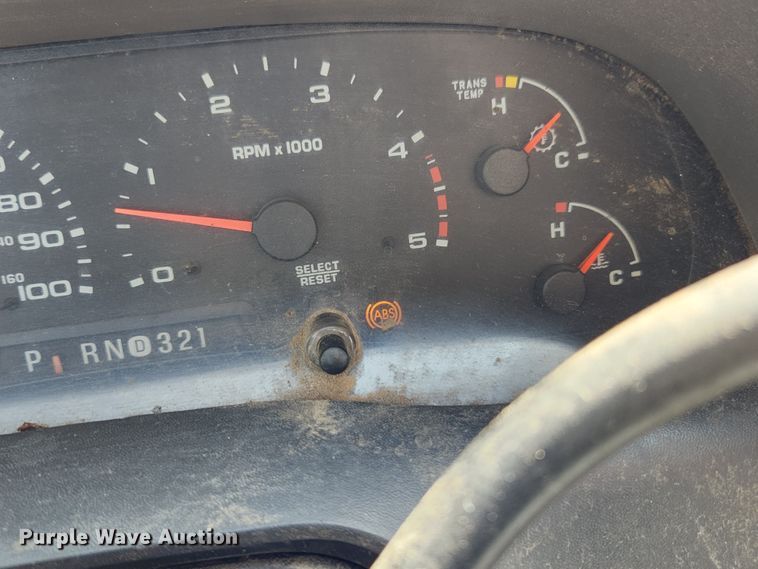 image for item MK9135 2004 Ford F450 Super Duty XL  flatbed truck