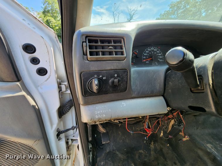 image for item MK9135 2004 Ford F450 Super Duty XL  flatbed truck