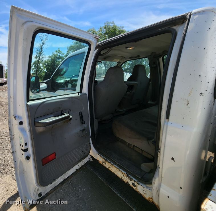 image for item MK9135 2004 Ford F450 Super Duty XL  flatbed truck