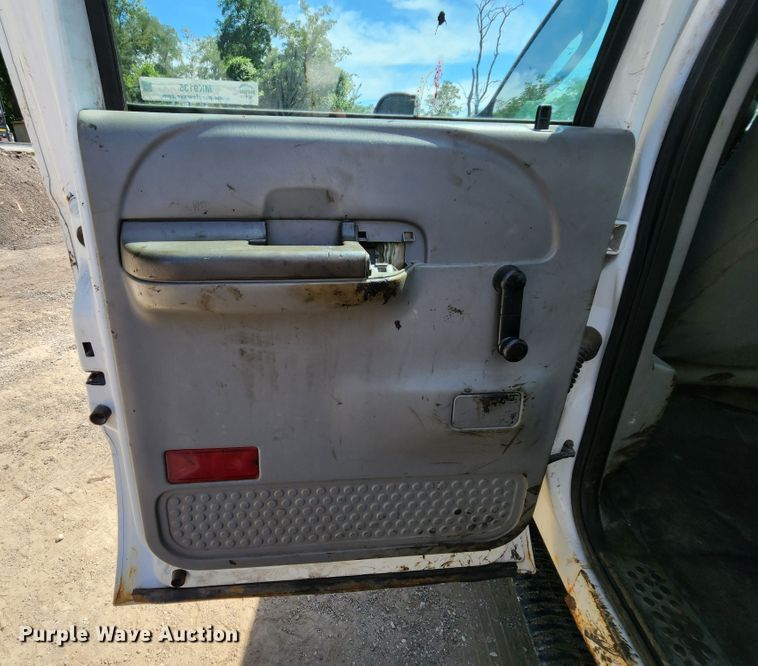 image for item MK9135 2004 Ford F450 Super Duty XL  flatbed truck