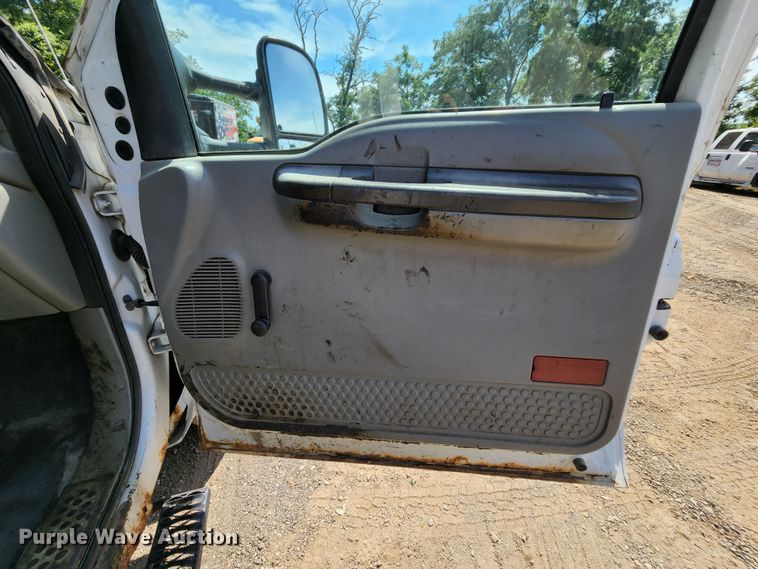 image for item MK9135 2004 Ford F450 Super Duty XL  flatbed truck