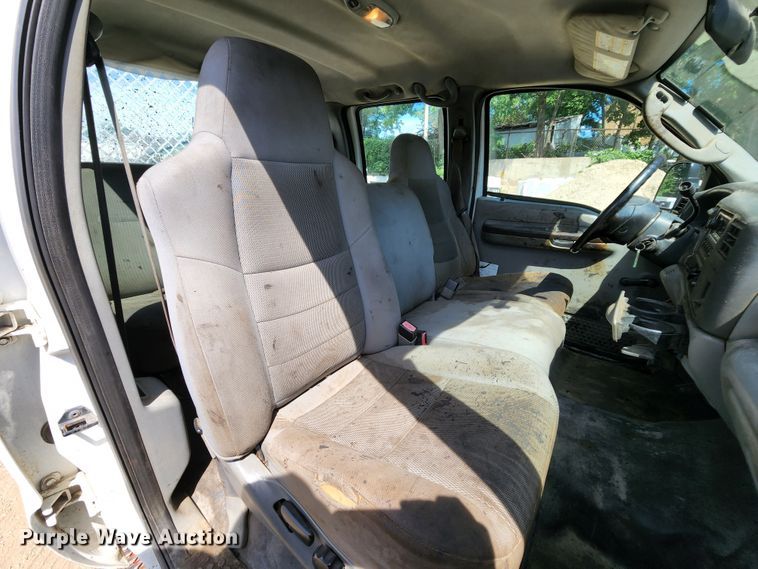 image for item MK9135 2004 Ford F450 Super Duty XL  flatbed truck