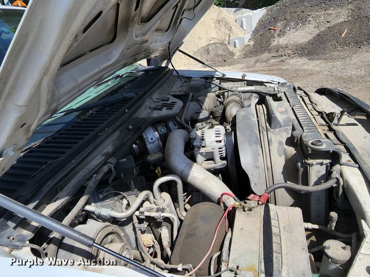 image for item MK9135 2004 Ford F450 Super Duty XL  flatbed truck