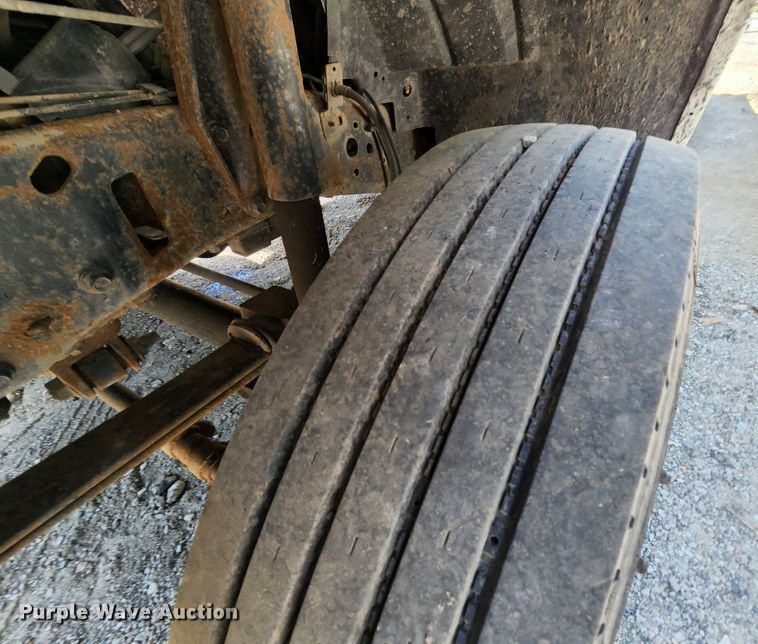 image for item MK9135 2004 Ford F450 Super Duty XL  flatbed truck