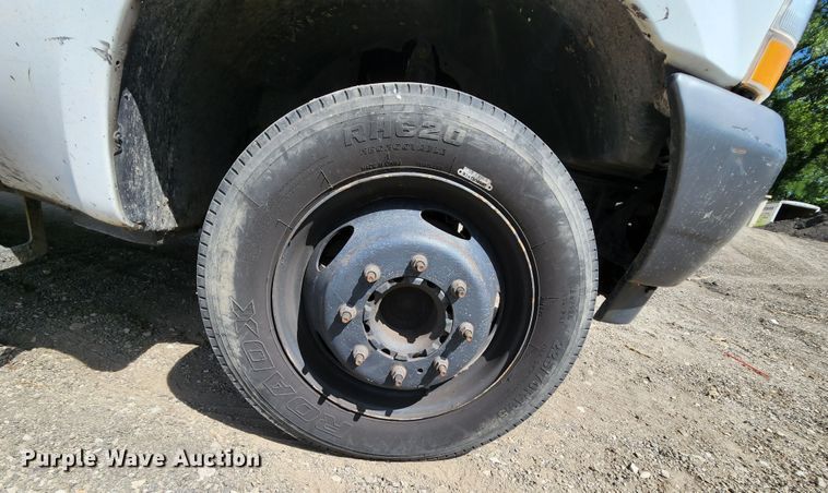 image for item MK9135 2004 Ford F450 Super Duty XL  flatbed truck