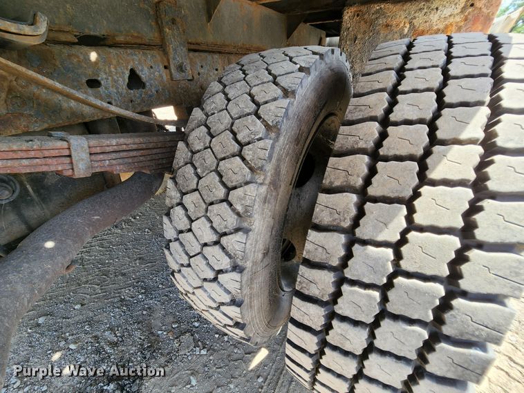 image for item MK9135 2004 Ford F450 Super Duty XL  flatbed truck