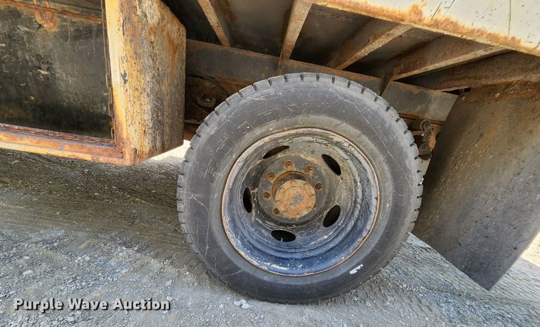 image for item MK9135 2004 Ford F450 Super Duty XL  flatbed truck