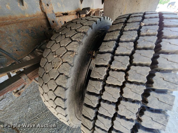 image for item MK9135 2004 Ford F450 Super Duty XL  flatbed truck