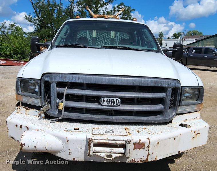 image for item MK9136 2003 Ford F550 XL Super Duty  Crew Cab flatbed truck