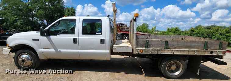 image for item MK9136 2003 Ford F550 XL Super Duty  Crew Cab flatbed truck