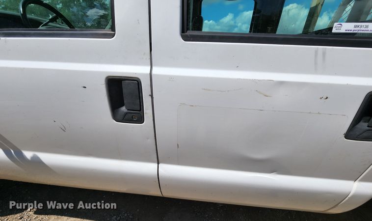 image for item MK9136 2003 Ford F550 XL Super Duty  Crew Cab flatbed truck