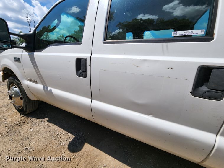 image for item MK9136 2003 Ford F550 XL Super Duty  Crew Cab flatbed truck