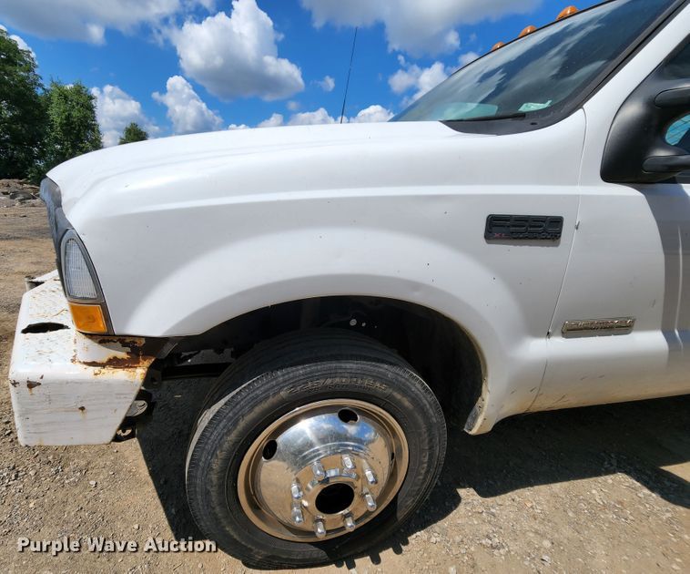 image for item MK9136 2003 Ford F550 XL Super Duty  Crew Cab flatbed truck