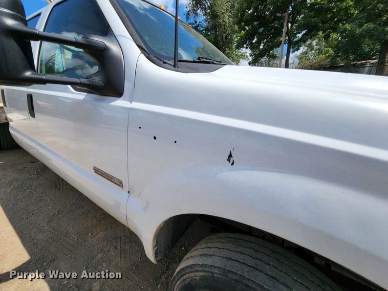 image for item MK9136 2003 Ford F550 XL Super Duty  Crew Cab flatbed truck