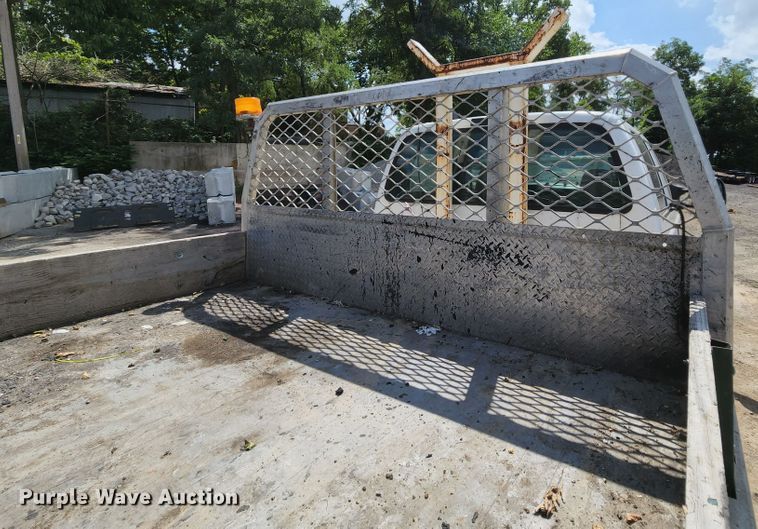 image for item MK9136 2003 Ford F550 XL Super Duty  Crew Cab flatbed truck