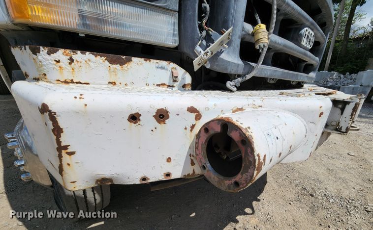 image for item MK9136 2003 Ford F550 XL Super Duty  Crew Cab flatbed truck