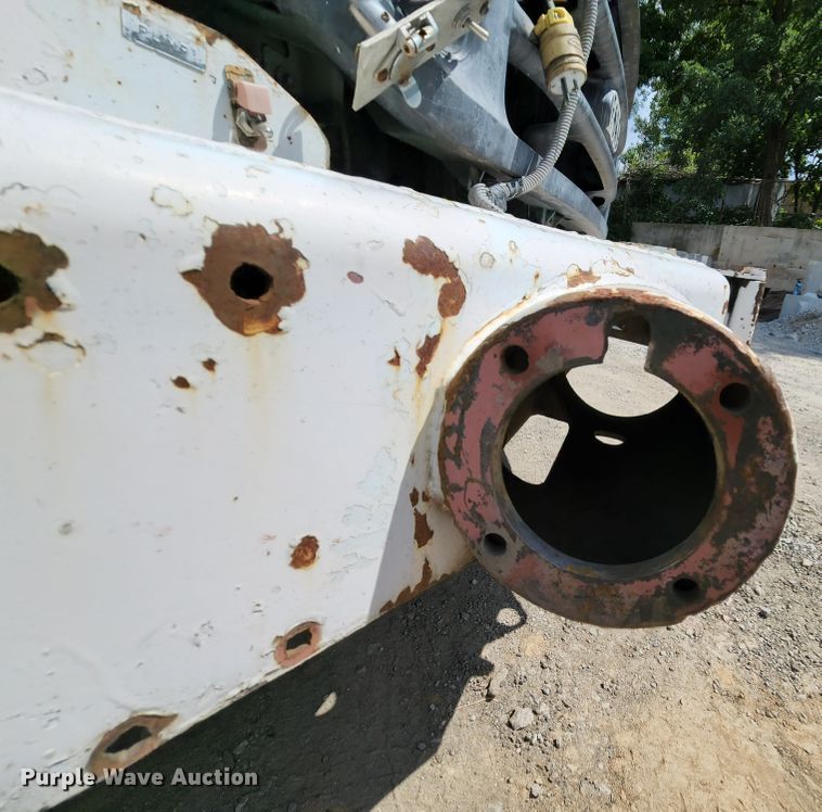 image for item MK9136 2003 Ford F550 XL Super Duty  Crew Cab flatbed truck