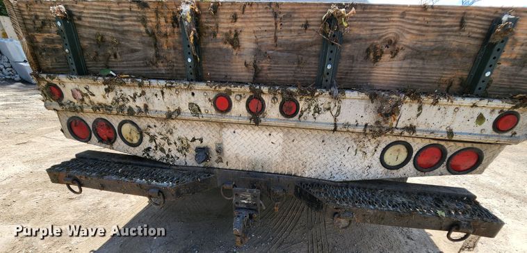 image for item MK9136 2003 Ford F550 XL Super Duty  Crew Cab flatbed truck