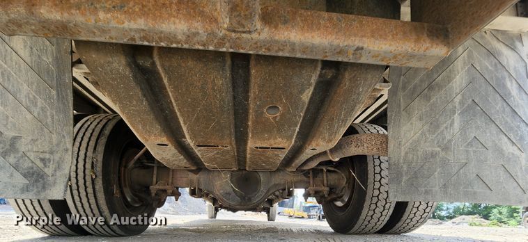 image for item MK9136 2003 Ford F550 XL Super Duty  Crew Cab flatbed truck