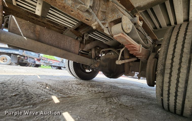 image for item MK9136 2003 Ford F550 XL Super Duty  Crew Cab flatbed truck