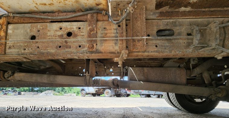 image for item MK9136 2003 Ford F550 XL Super Duty  Crew Cab flatbed truck