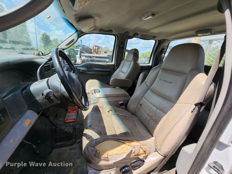 image for item MK9136 2003 Ford F550 XL Super Duty  Crew Cab flatbed truck