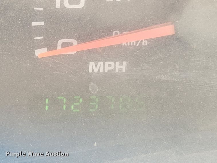 image for item MK9136 2003 Ford F550 XL Super Duty  Crew Cab flatbed truck