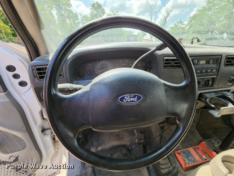 image for item MK9136 2003 Ford F550 XL Super Duty  Crew Cab flatbed truck