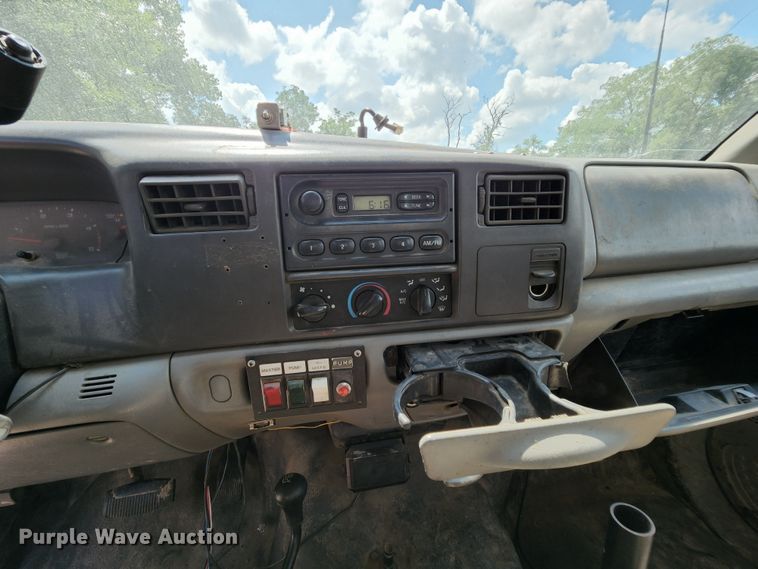 image for item MK9136 2003 Ford F550 XL Super Duty  Crew Cab flatbed truck