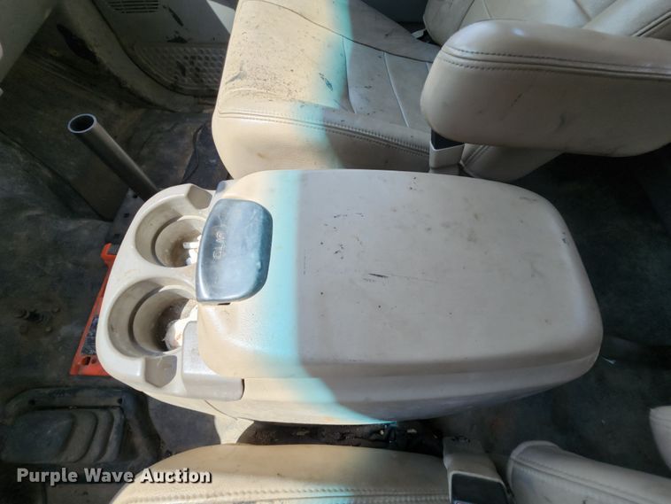 image for item MK9136 2003 Ford F550 XL Super Duty  Crew Cab flatbed truck